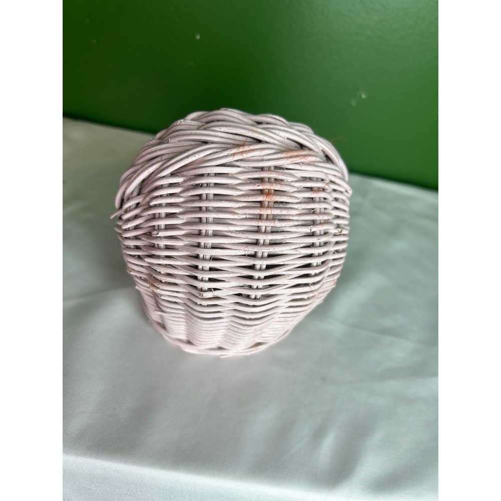 Vintage Pink Wicker Baby Bassinet Basket Miniature Cradle Nursery Decor 6.5 Inch - Picture 3 of 7